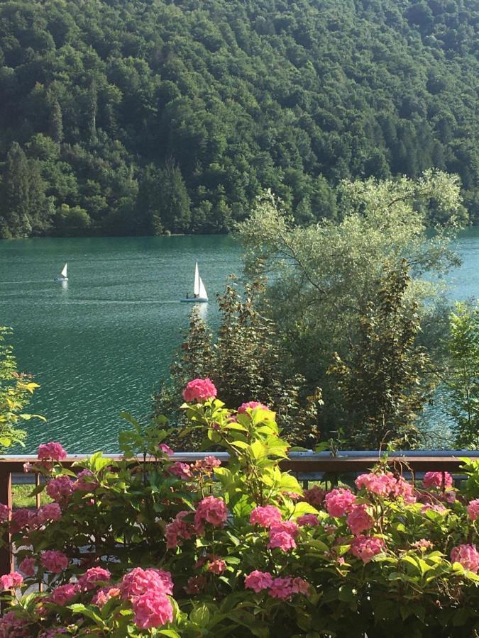 Casa A Schiera Fronte Lago Con Giardino Барчіс Екстер'єр фото